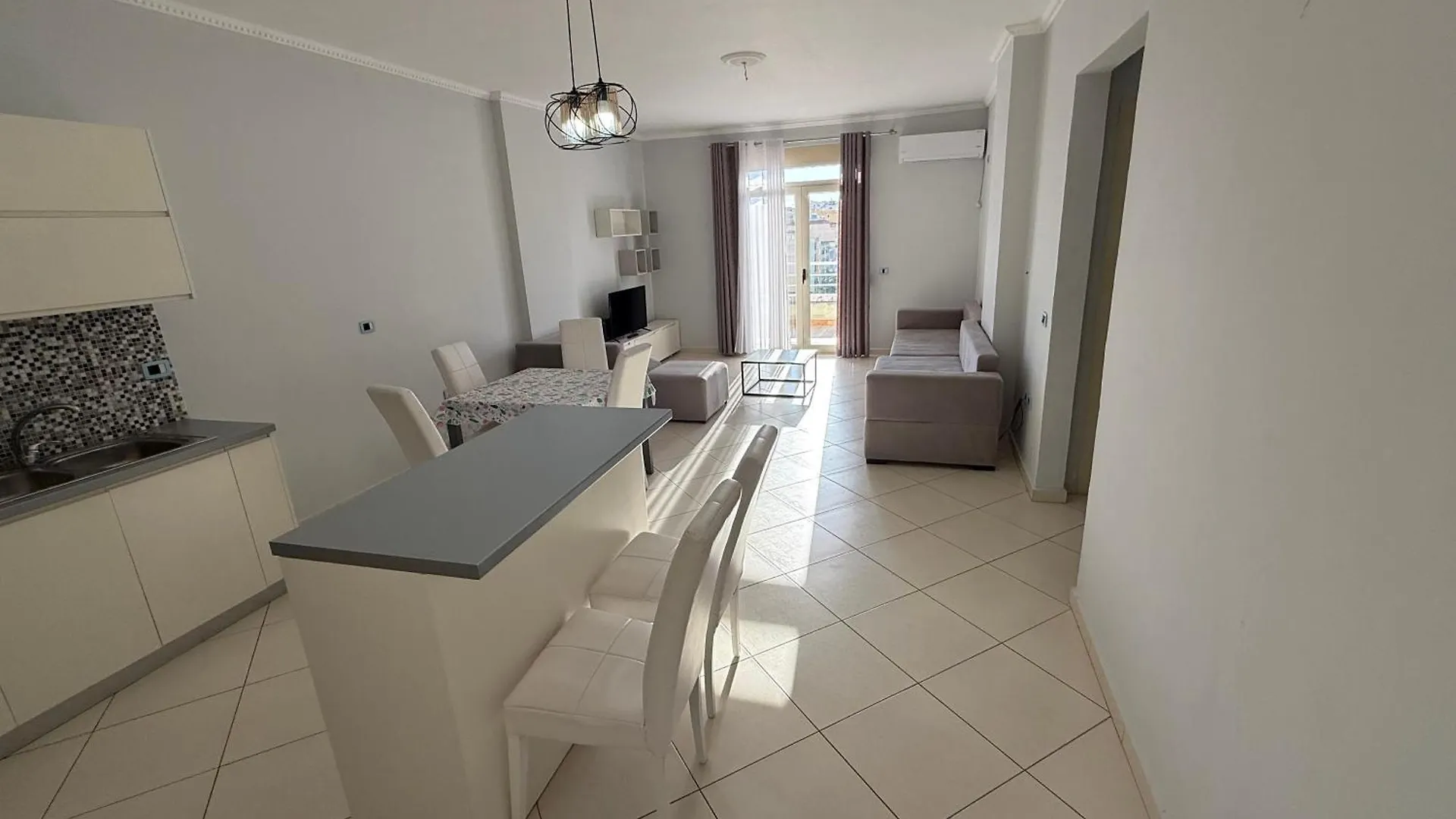 Likaj Rent Home Vlorë 0*,